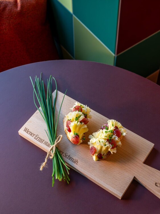 Auch vegetarische und vegane Brote werden im schönen Ernst-Bistro serviert.