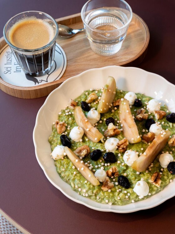 A variety of porridge creations are part of the breakfast menu at Der schöne Ernst.
